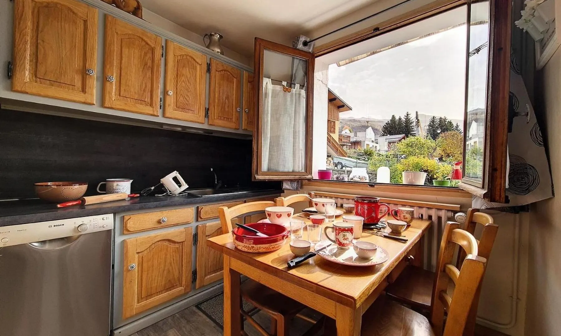Residence Saint Marcel - Chalet Familial - Centre Village De St Marcel - Terrasse Ouest Mae-2924  Saint-Marcel (Savoie)