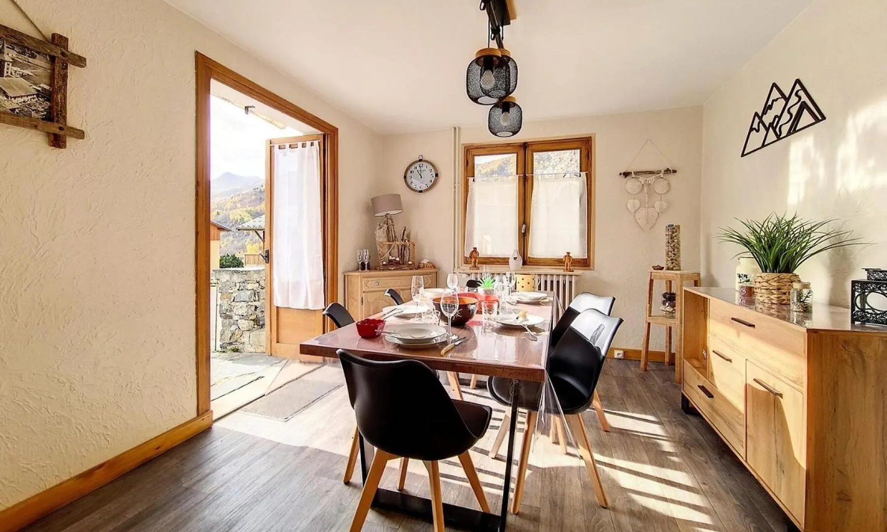 Residence Saint Marcel - Chalet Familial - Centre Village De St Marcel - Terrasse Ouest Mae-2924 0*, Saint-Marcel (Savoie) France